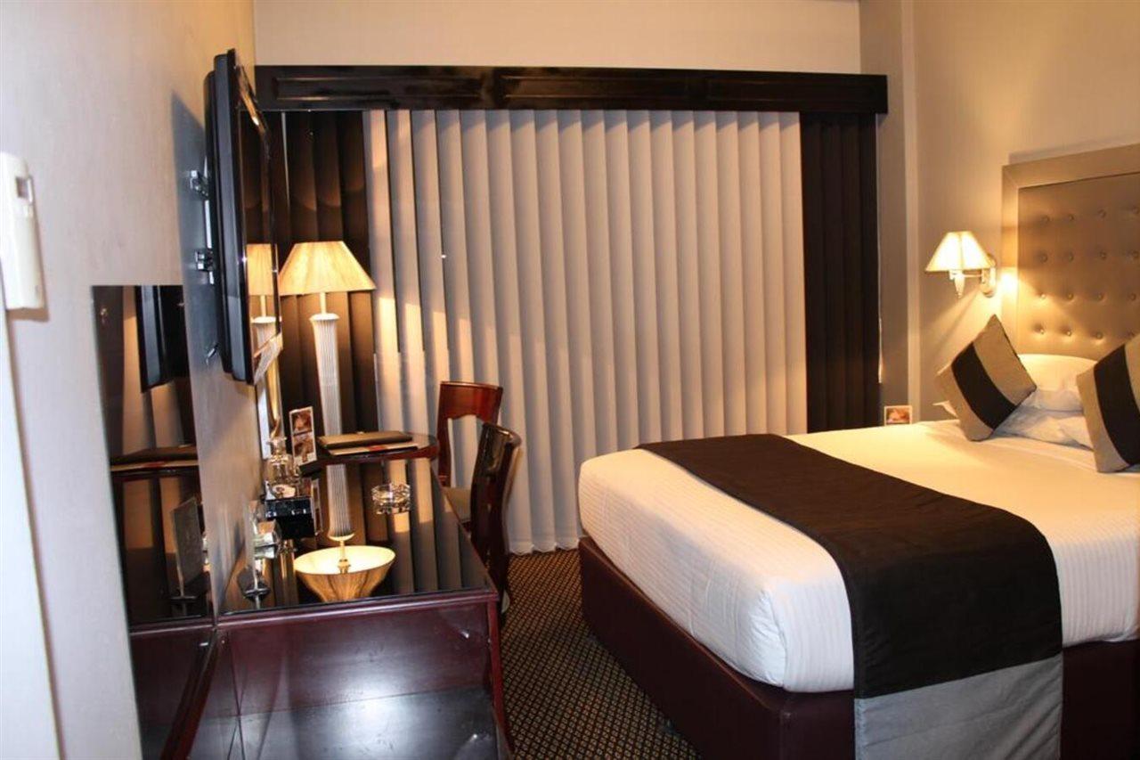 Broadway Hotel Dubai Esterno foto