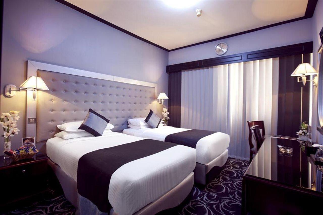 Broadway Hotel Dubai Esterno foto