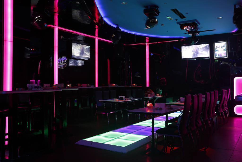 Broadway Hotel Dubai Esterno foto