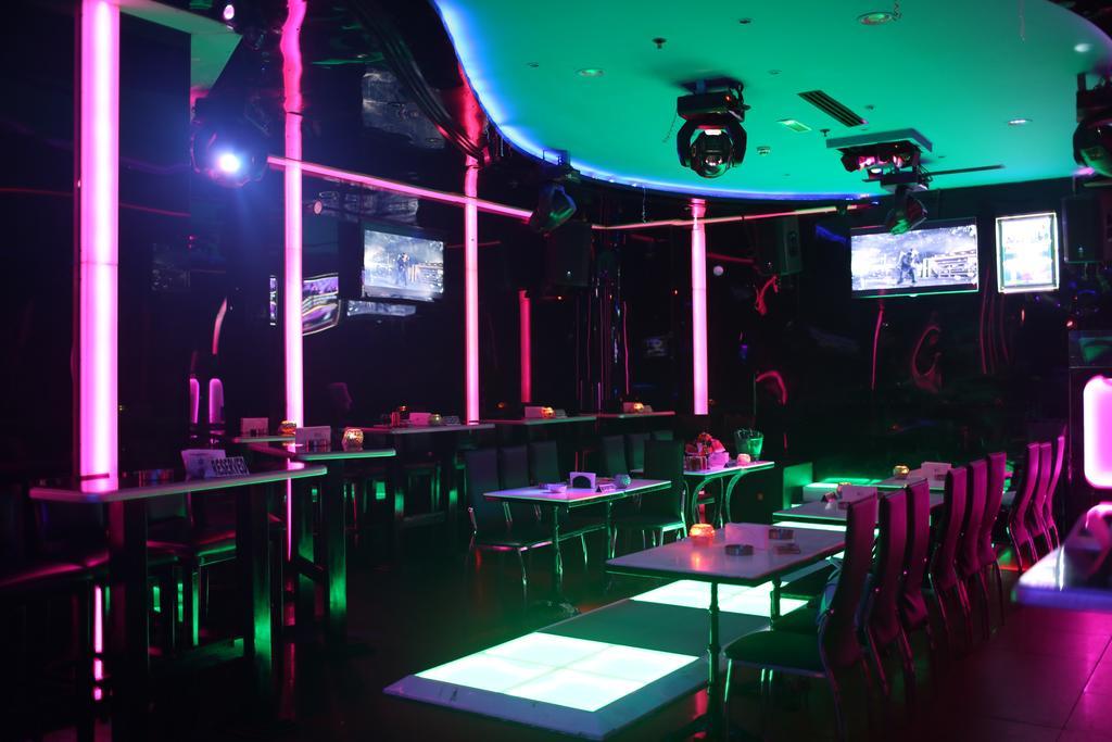 Broadway Hotel Dubai Esterno foto