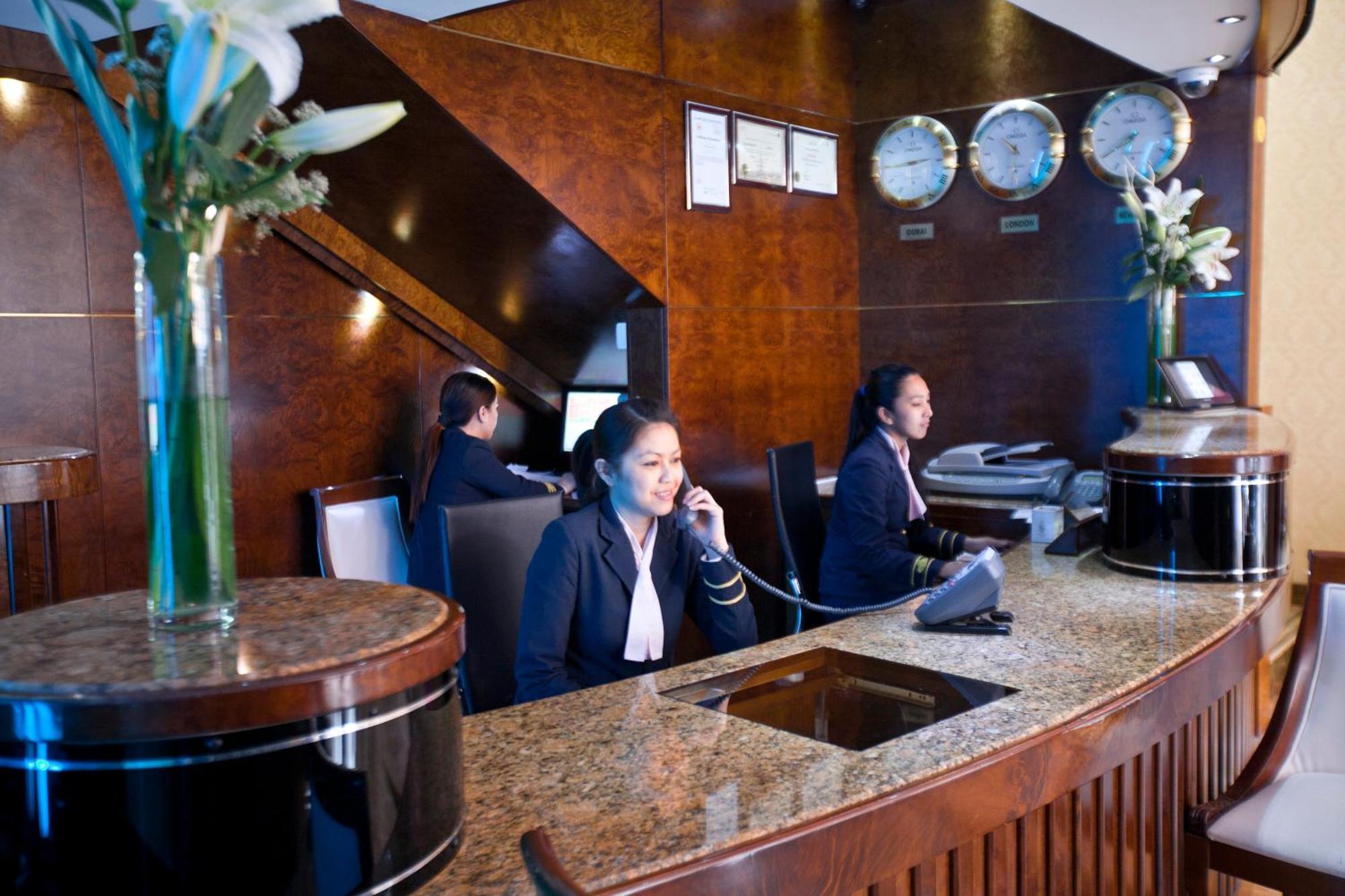 Broadway Hotel Dubai Esterno foto