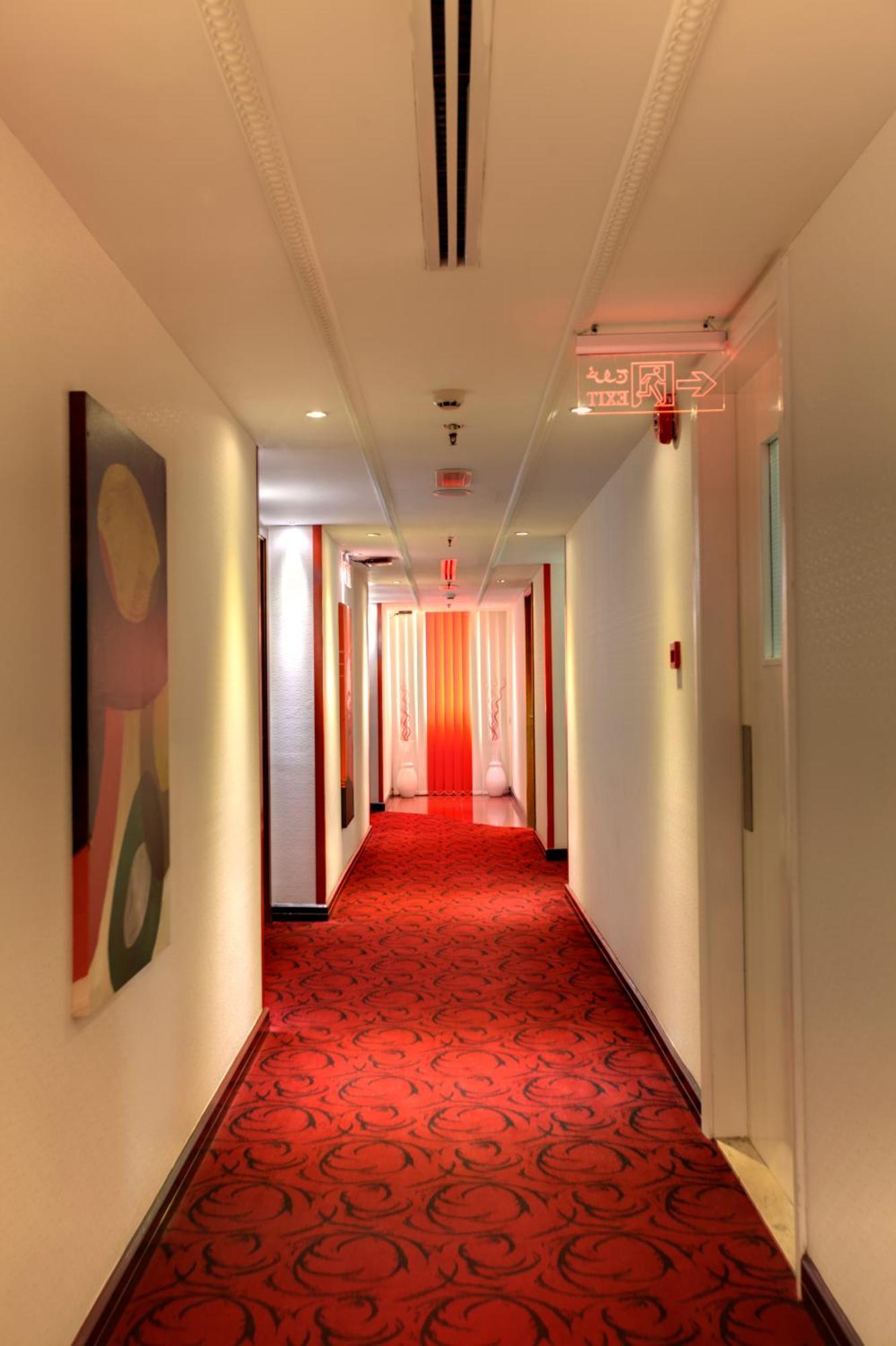 Broadway Hotel Dubai Esterno foto