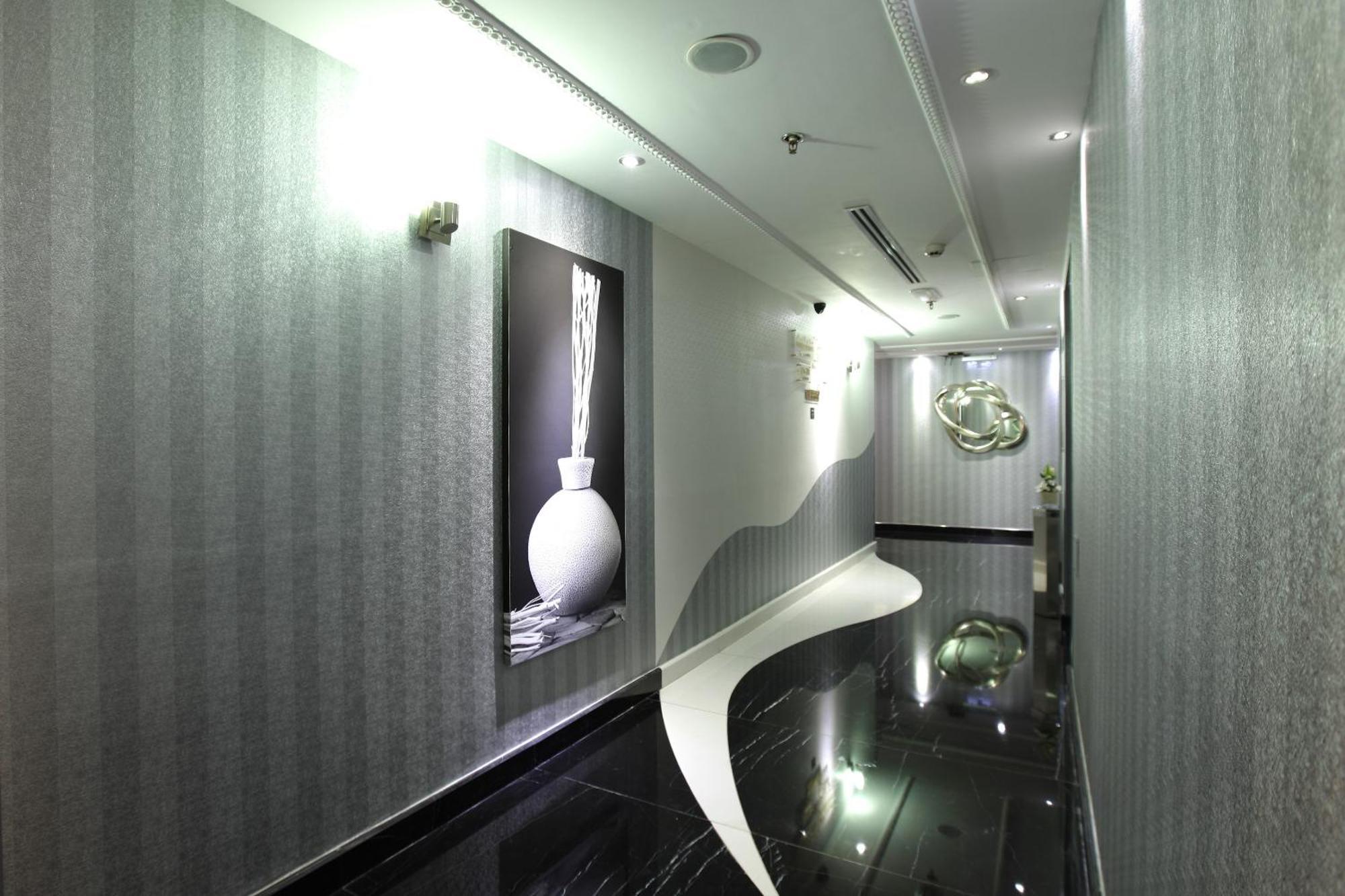 Broadway Hotel Dubai Esterno foto
