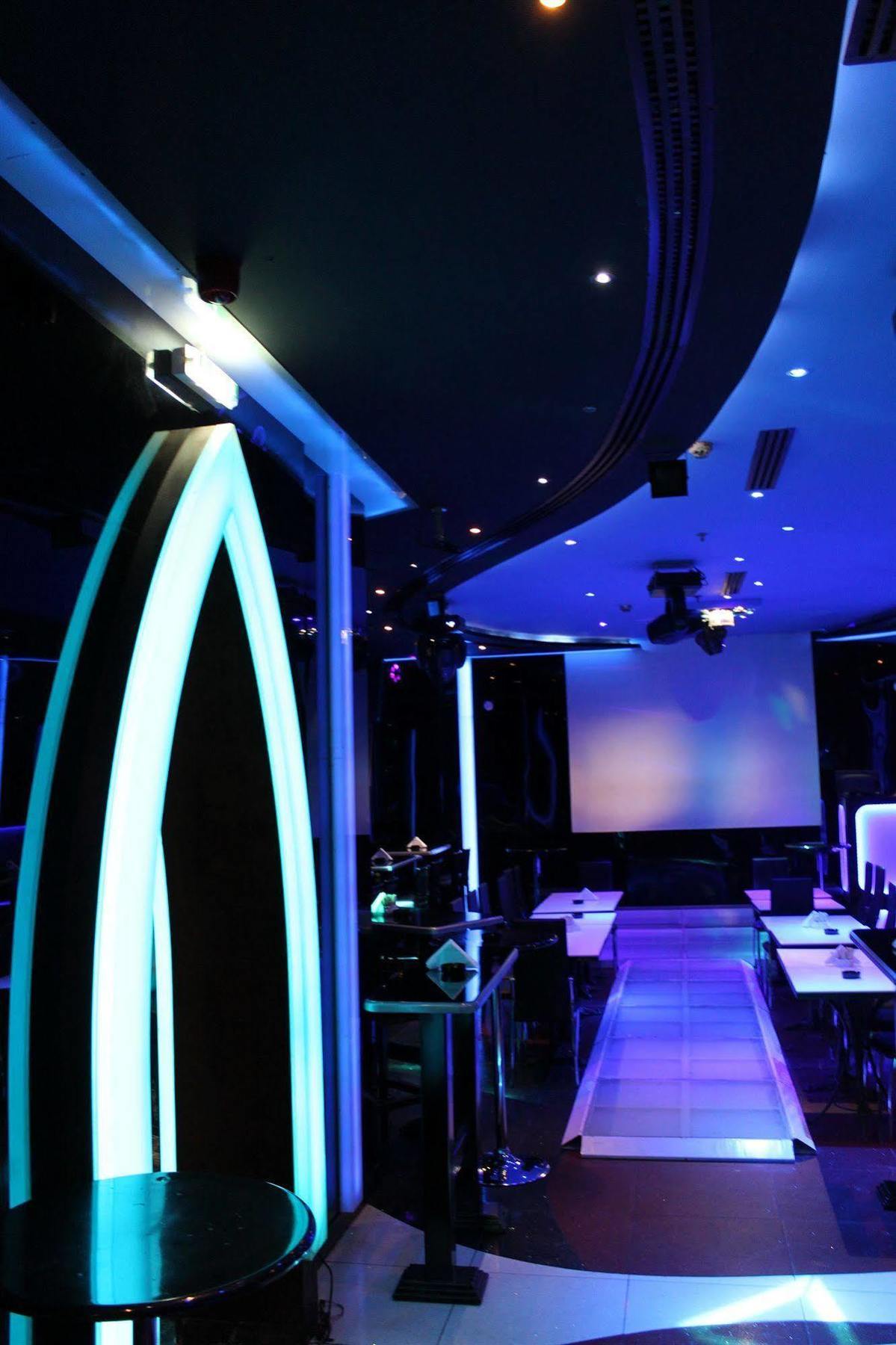 Broadway Hotel Dubai Esterno foto