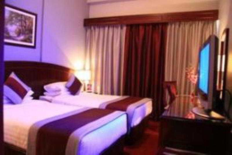 Broadway Hotel Dubai Esterno foto